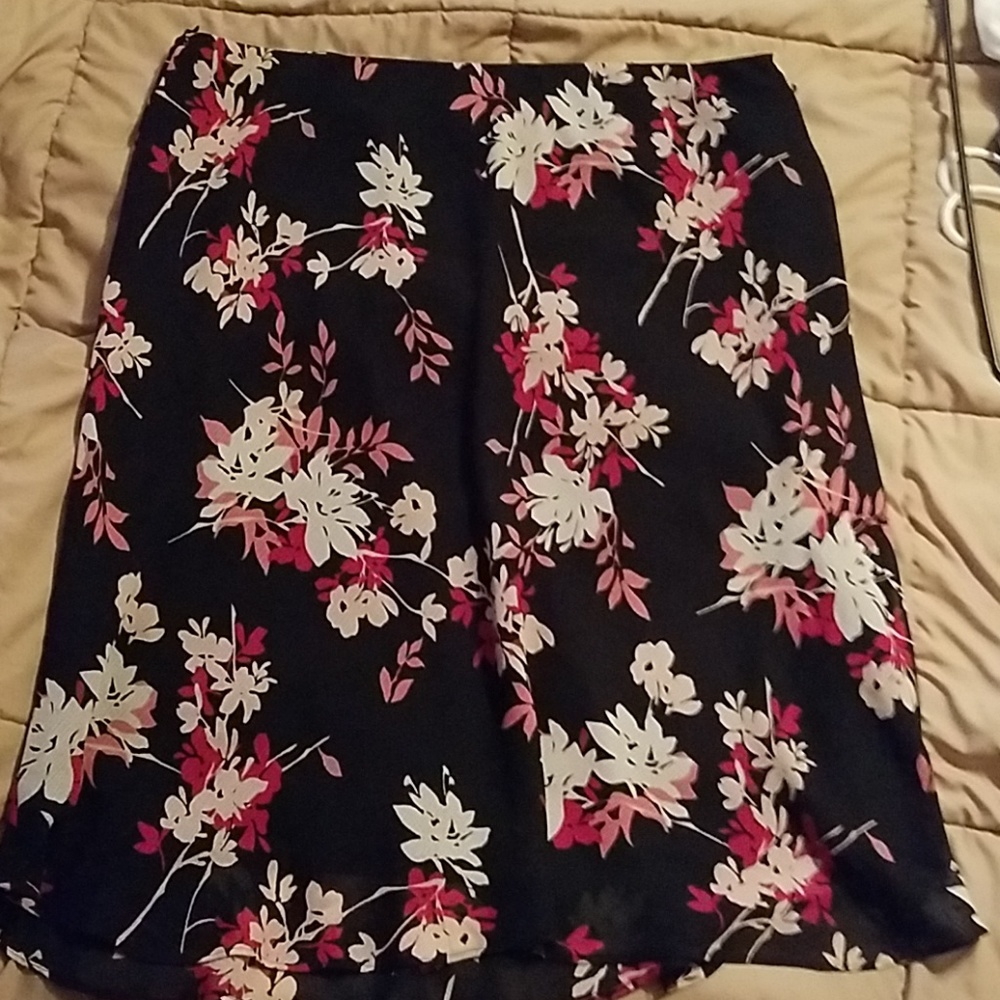 knee/mid-calf length skirt